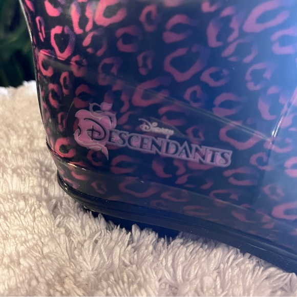 Disney - Picture 2 of 8